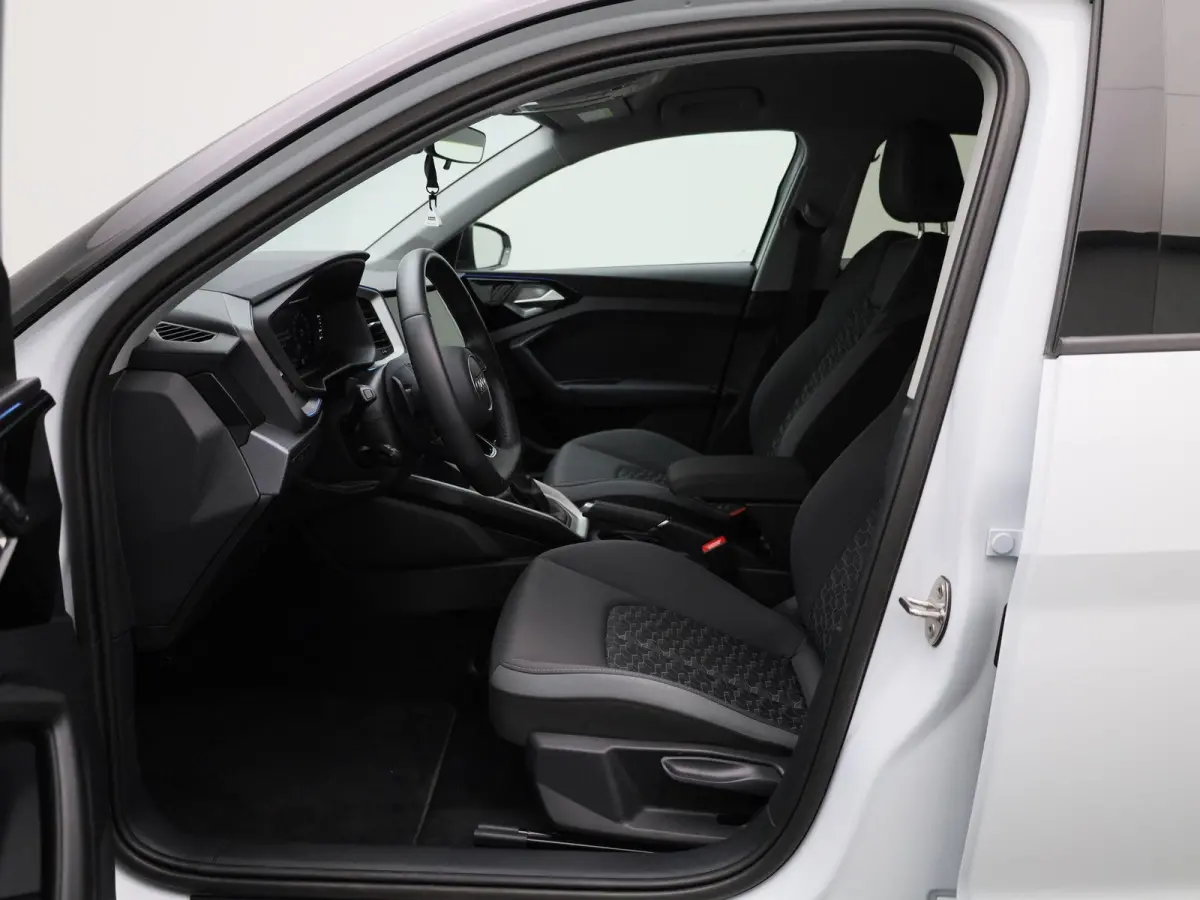 30 TFSI S edition 116 PK | S-line | Automaat | Camera | Apple Carplay | Android Auto | Cruise Control | Climate Control | Keyless | Sfeerverlichting | Lichtmetalen velgen |