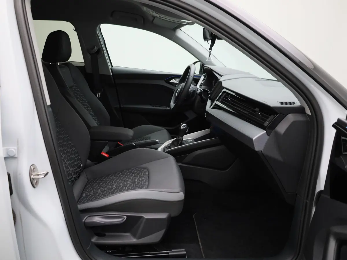 30 TFSI S edition 116 PK | S-line | Automaat | Camera | Apple Carplay | Android Auto | Cruise Control | Climate Control | Keyless | Sfeerverlichting | Lichtmetalen velgen |