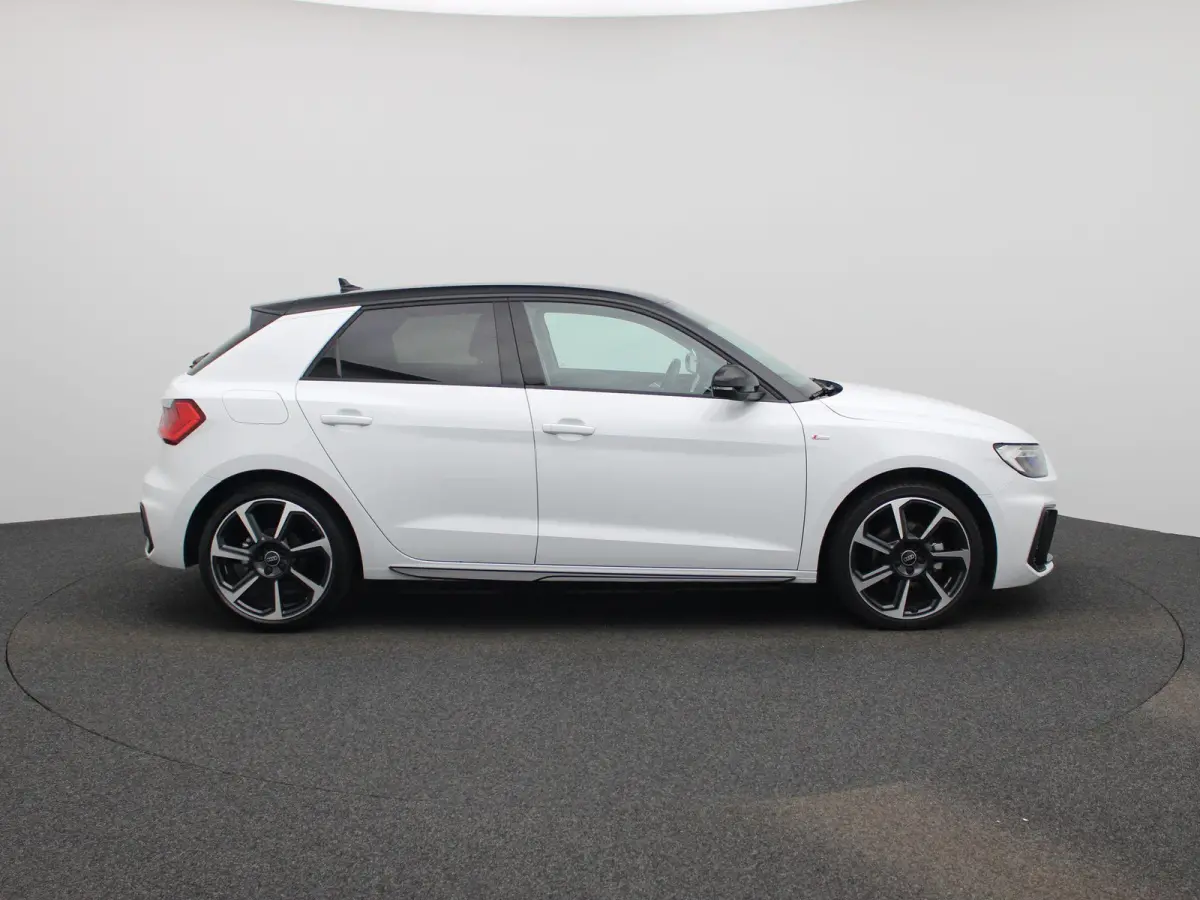 30 TFSI S edition 116 PK | S-line | Automaat | Camera | Apple Carplay | Android Auto | Cruise Control | Climate Control | Keyless | Sfeerverlichting | Lichtmetalen velgen |