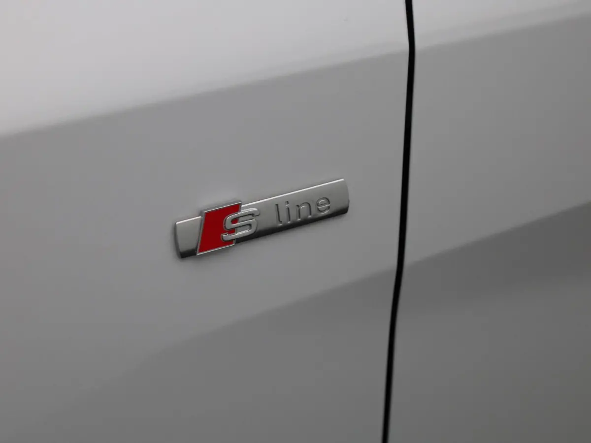 30 TFSI S edition 116 PK | S-line | Automaat | Camera | Apple Carplay | Android Auto | Cruise Control | Climate Control | Keyless | Sfeerverlichting | Lichtmetalen velgen |