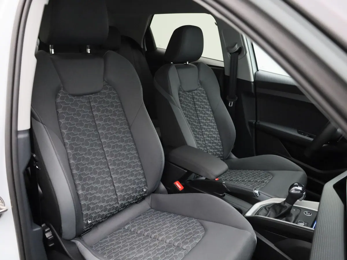 30 TFSI S edition 116 PK | S-line | Automaat | Camera | Apple Carplay | Android Auto | Cruise Control | Climate Control | Keyless | Sfeerverlichting | Lichtmetalen velgen |