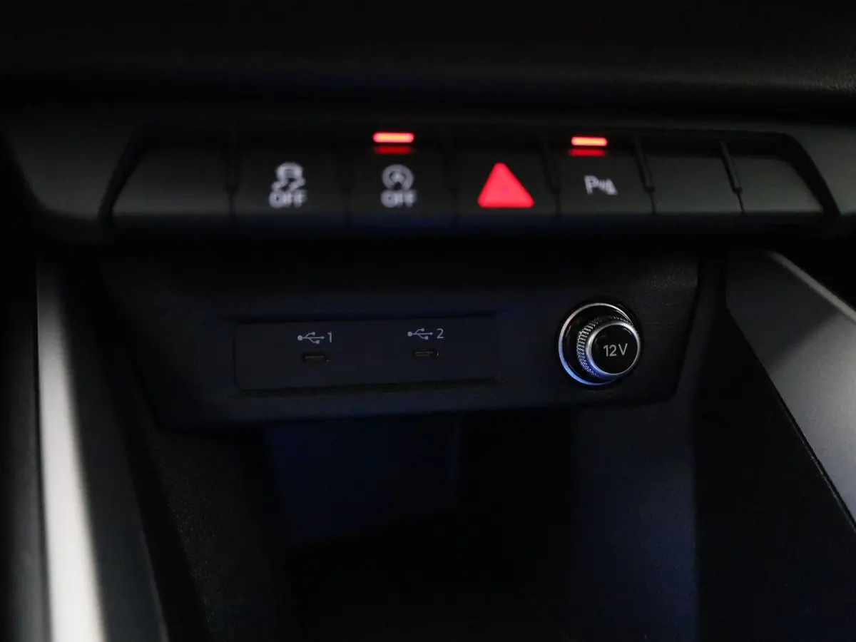 30 TFSI S edition 116 PK | S-line | Automaat | Camera | Apple Carplay | Android Auto | Cruise Control | Climate Control | Keyless | Sfeerverlichting | Lichtmetalen velgen |