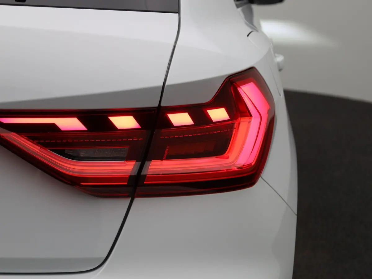 30 TFSI S edition 116 PK | S-line | Automaat | Camera | Apple Carplay | Android Auto | Cruise Control | Climate Control | Keyless | Sfeerverlichting | Lichtmetalen velgen |