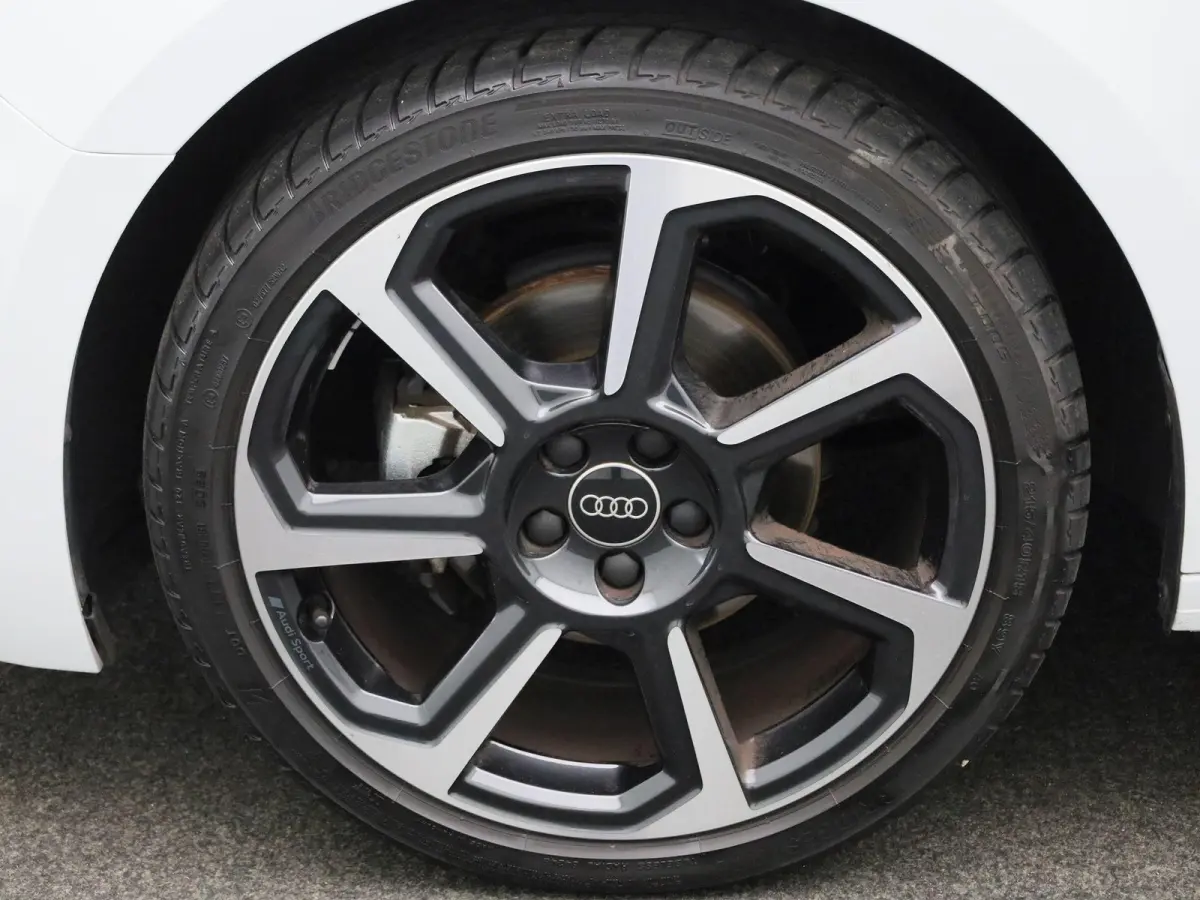 30 TFSI S edition 116 PK | S-line | Automaat | Camera | Apple Carplay | Android Auto | Cruise Control | Climate Control | Keyless | Sfeerverlichting | Lichtmetalen velgen |