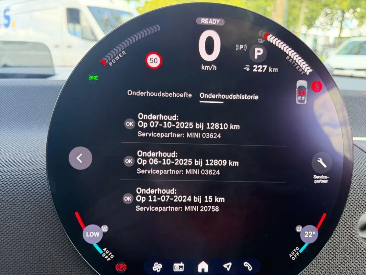 Cooper E John Cooper Works XL 40.7 kWh BOMVOL | Glassroof | Stoel + stuurverwarming | 360 Camera | Memory functie |