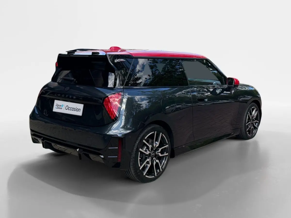 Cooper E John Cooper Works XL 40.7 kWh BOMVOL | Glassroof | Stoel + stuurverwarming | 360 Camera | Memory functie |