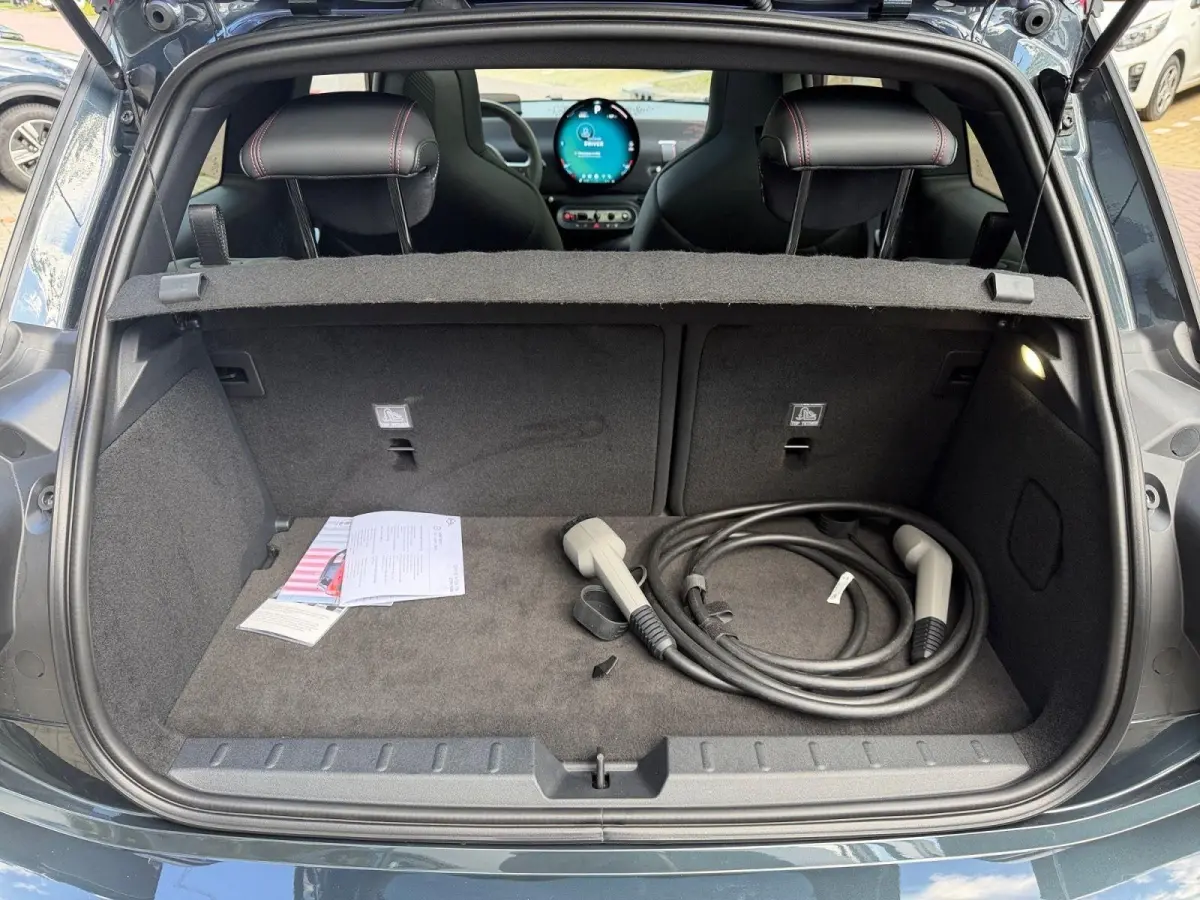 Cooper E John Cooper Works XL 40.7 kWh BOMVOL | Glassroof | Stoel + stuurverwarming | 360 Camera | Memory functie |