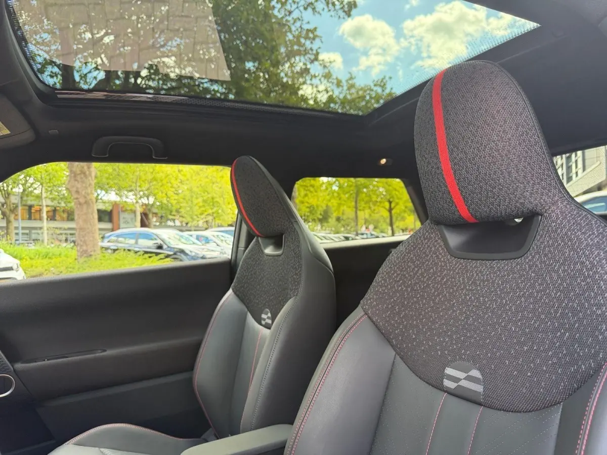 Cooper E John Cooper Works XL 40.7 kWh BOMVOL | Glassroof | Stoel + stuurverwarming | 360 Camera | Memory functie |