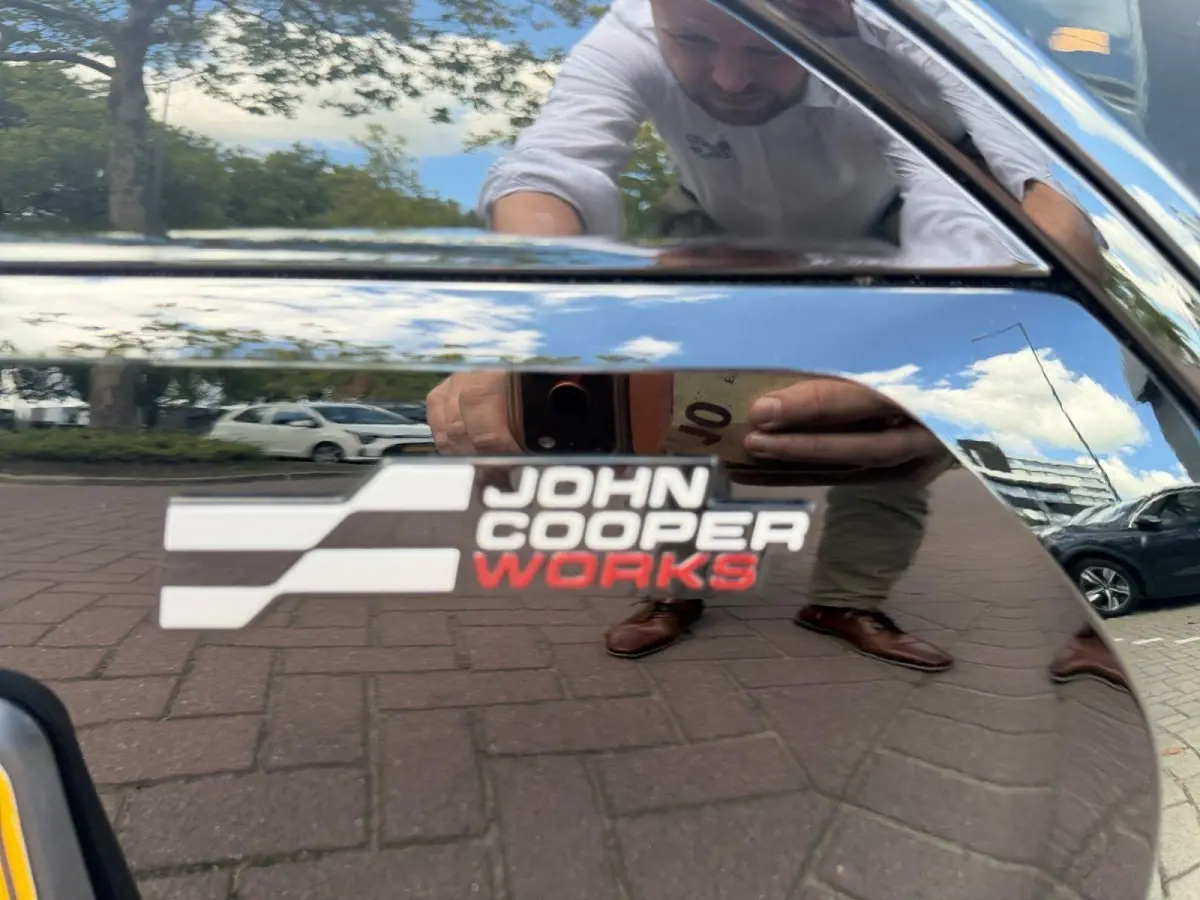 Cooper E John Cooper Works XL 40.7 kWh BOMVOL | Glassroof | Stoel + stuurverwarming | 360 Camera | Memory functie |