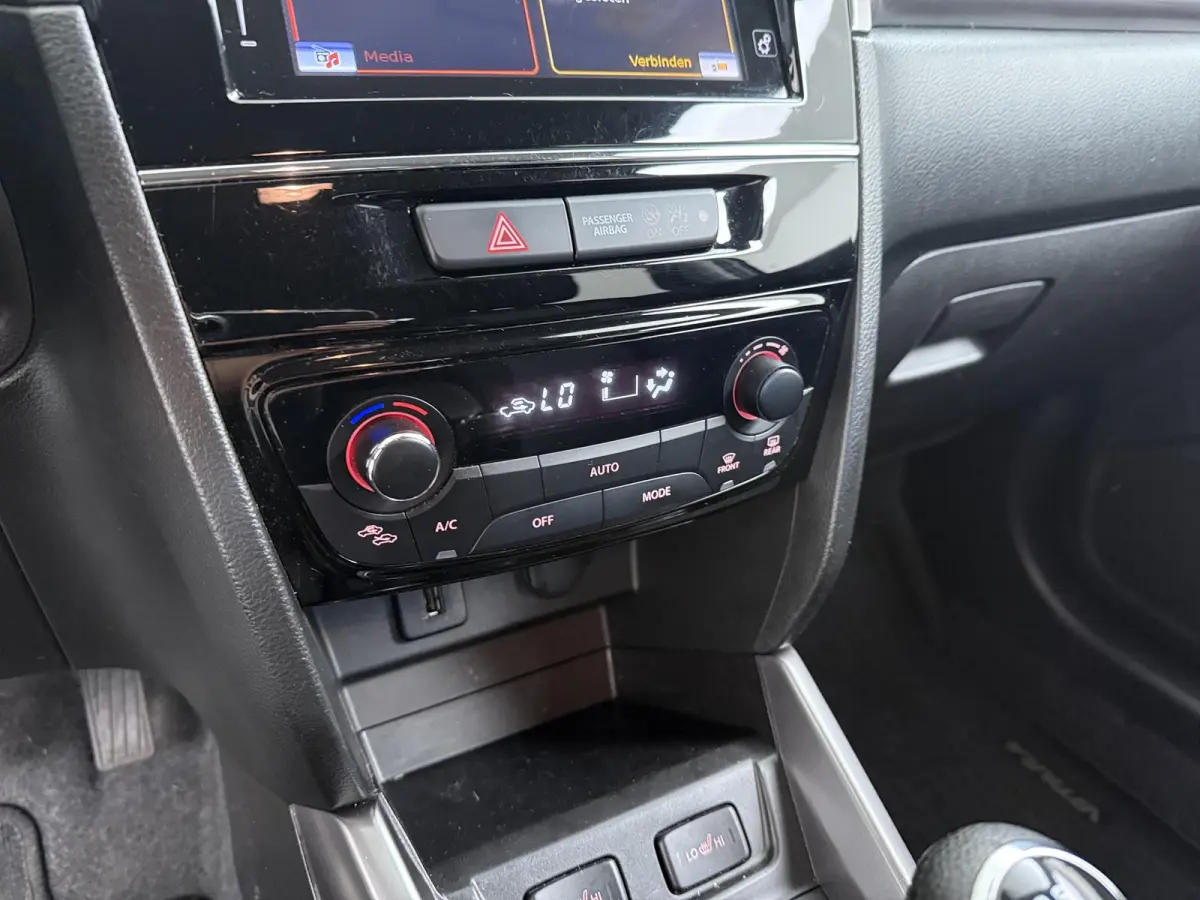 1.4 Boosterjet Select Smart Hybrid | Achteruitrijcamera | Stoelverwarming | Climate Control |