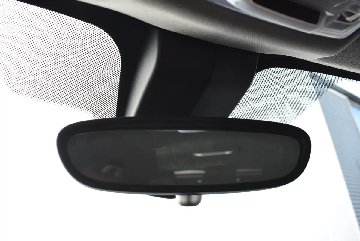 sDrive20i Schwarz ll Leder Sportstoel H/K HUD LED DAB Camera 19" LMV
