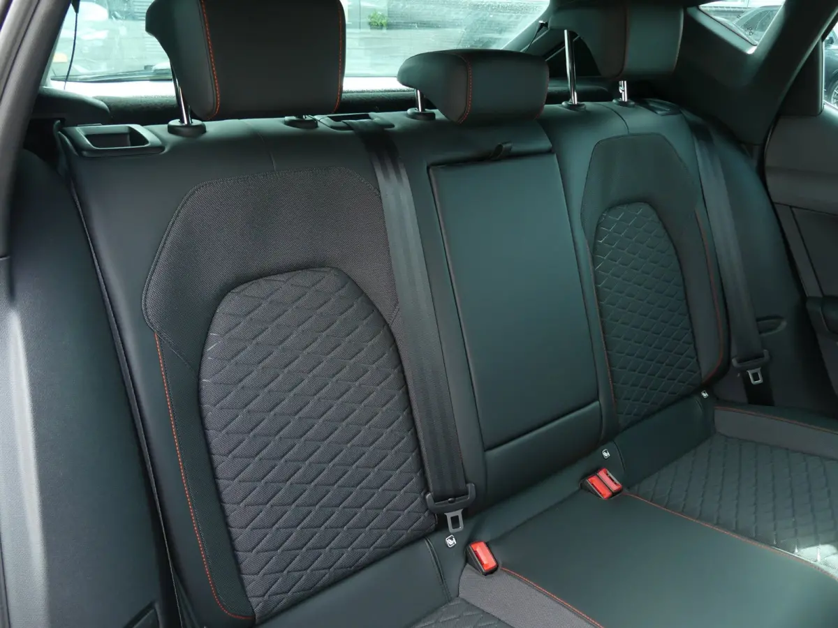 1.4 TSI eHybrid 204pk PHEV FR Business Intense / 18"inch /
