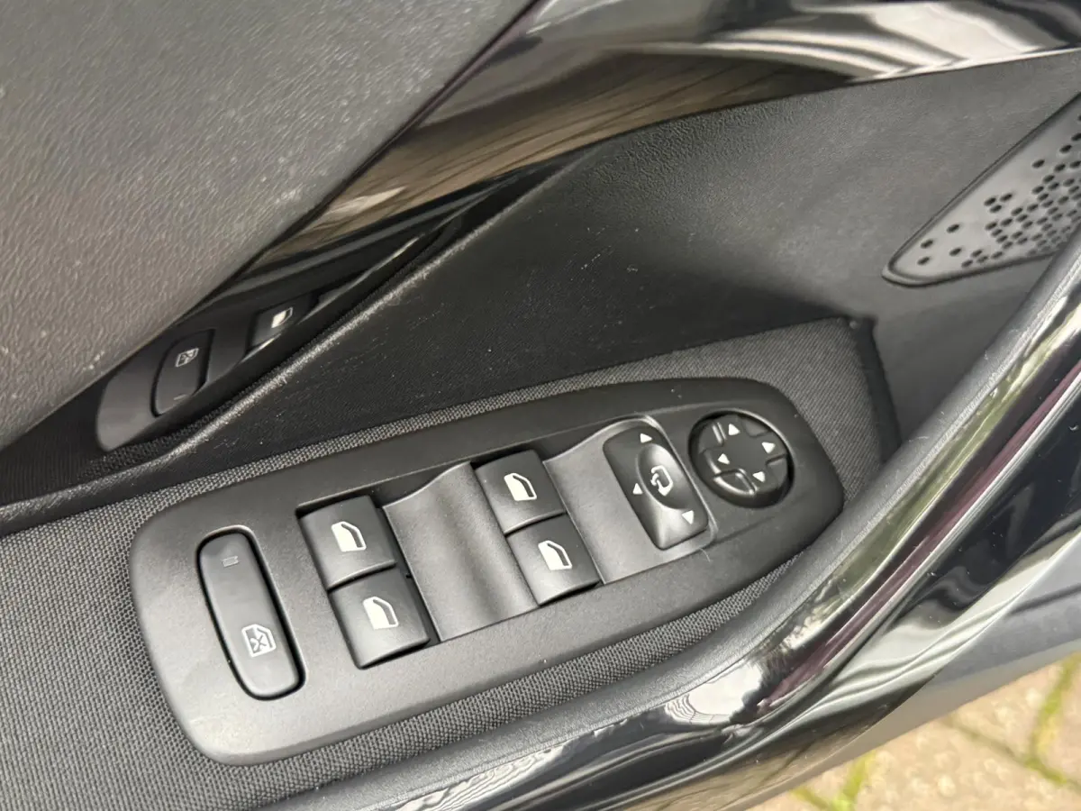 1.2 PureTech Tech Edition 110PK | Navigatie | Climate Control | Cruise Control | Parkeersensoren