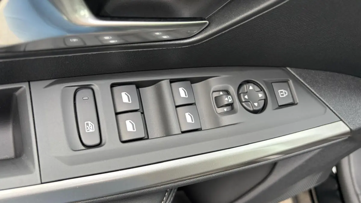 1.2 HYBRID 145PK ALLURE AUTOMAAT / NAVI / LEDER / CLIMA / FULL-LED / 19" LMV / KEYLESS / CAMERA / CRUISECONTROL / ORG. NL. !!