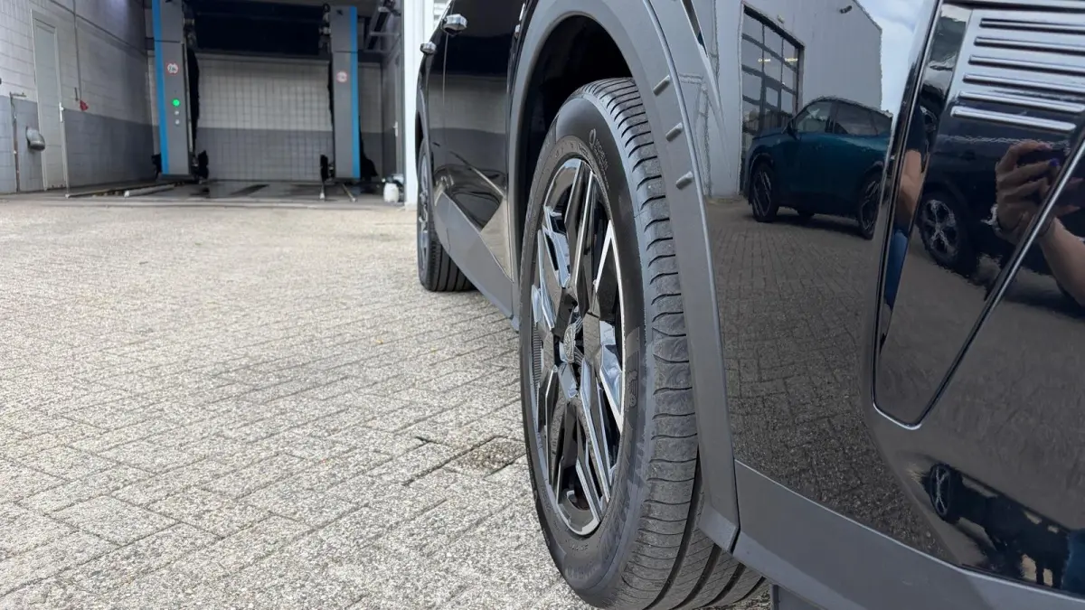 1.2 HYBRID 145PK ALLURE AUTOMAAT / NAVI / LEDER / CLIMA / FULL-LED / 19" LMV / KEYLESS / CAMERA / CRUISECONTROL / ORG. NL. !!
