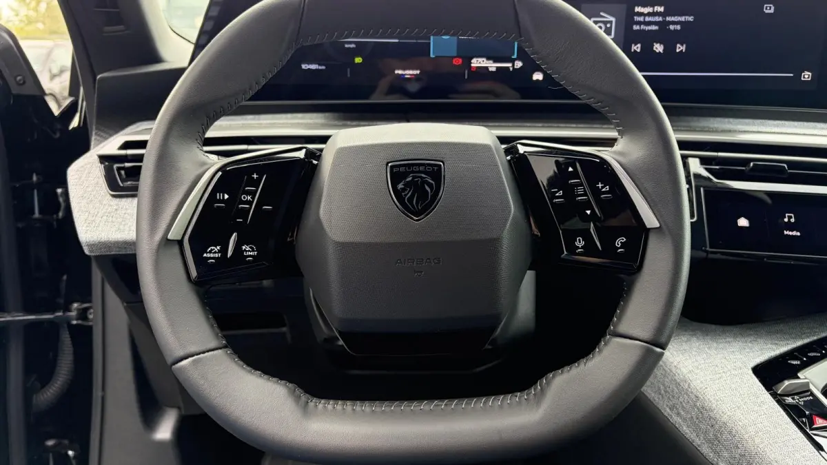 1.2 HYBRID 145PK ALLURE AUTOMAAT / NAVI / LEDER / CLIMA / FULL-LED / 19" LMV / KEYLESS / CAMERA / CRUISECONTROL / ORG. NL. !!