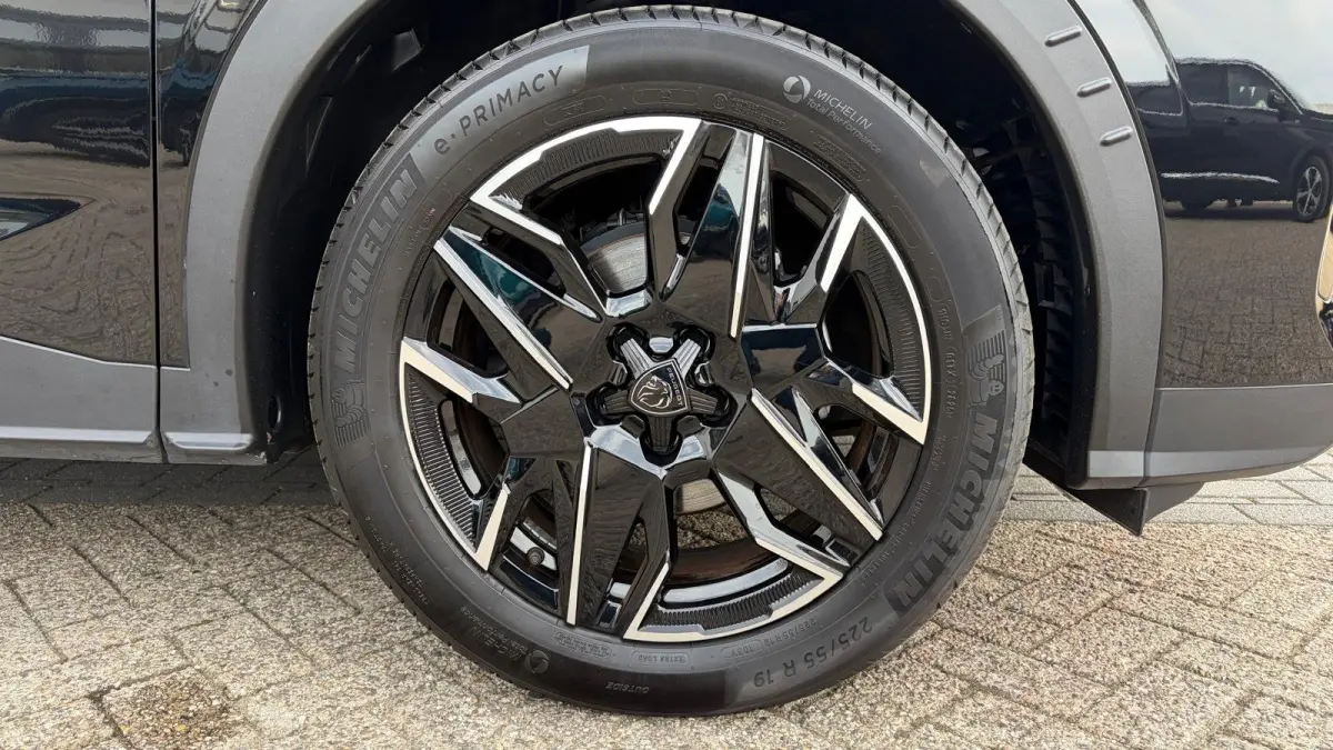 1.2 HYBRID 145PK ALLURE AUTOMAAT / NAVI / LEDER / CLIMA / FULL-LED / 19" LMV / KEYLESS / CAMERA / CRUISECONTROL / ORG. NL. !!