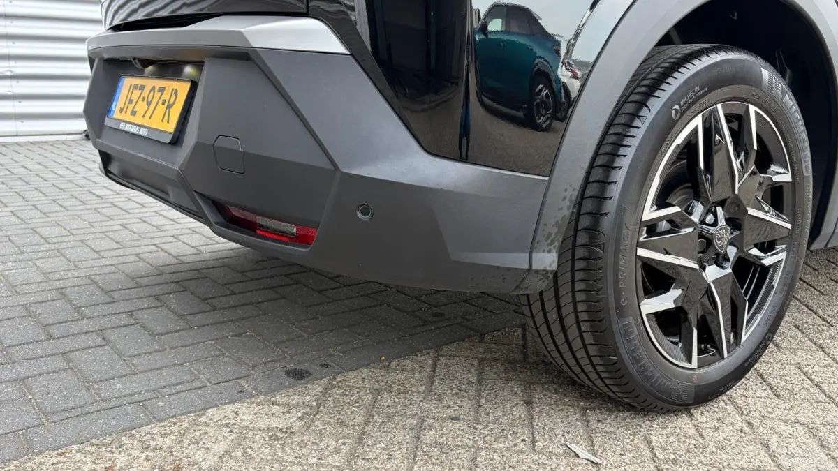 1.2 HYBRID 145PK ALLURE AUTOMAAT / NAVI / LEDER / CLIMA / FULL-LED / 19" LMV / KEYLESS / CAMERA / CRUISECONTROL / ORG. NL. !!