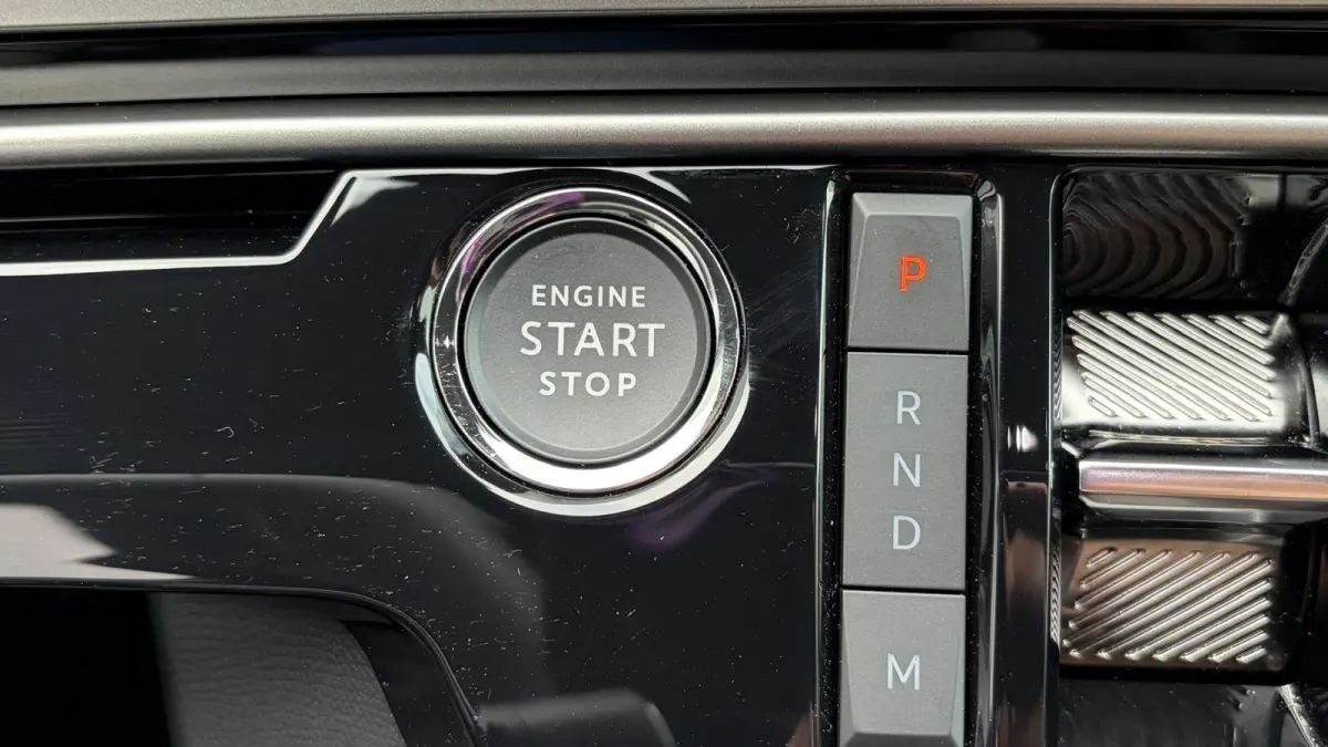 1.2 HYBRID 145PK ALLURE AUTOMAAT / NAVI / LEDER / CLIMA / FULL-LED / 19" LMV / KEYLESS / CAMERA / CRUISECONTROL / ORG. NL. !!
