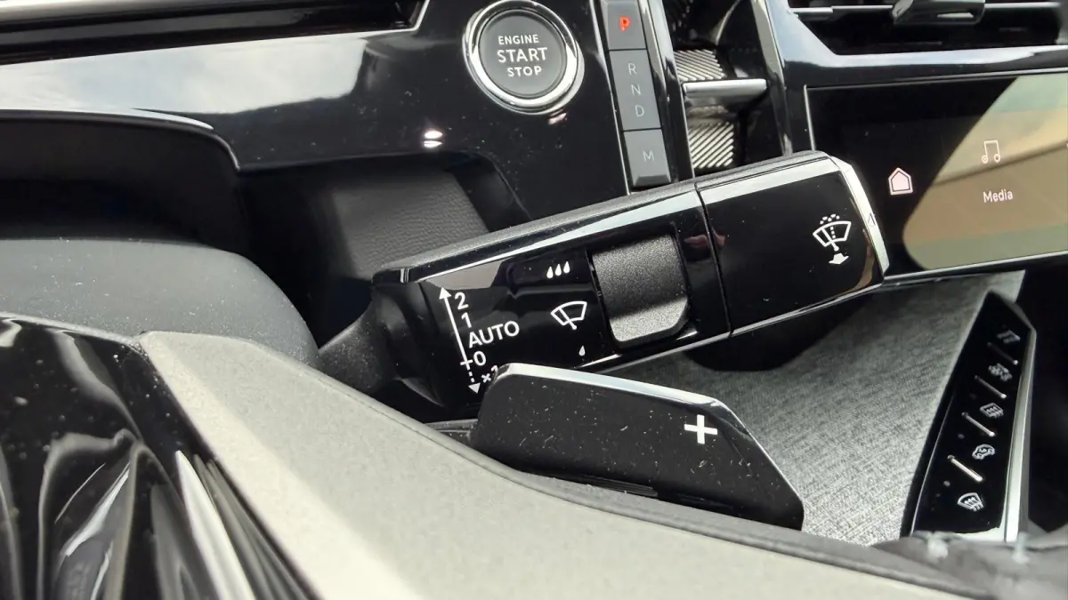 1.2 HYBRID 145PK ALLURE AUTOMAAT / NAVI / LEDER / CLIMA / FULL-LED / 19" LMV / KEYLESS / CAMERA / CRUISECONTROL / ORG. NL. !!