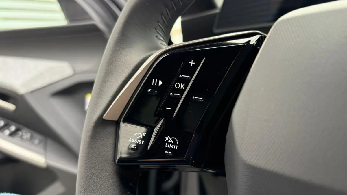 1.2 HYBRID 145PK ALLURE AUTOMAAT / NAVI / LEDER / CLIMA / FULL-LED / 19" LMV / KEYLESS / CAMERA / CRUISECONTROL / ORG. NL. !!