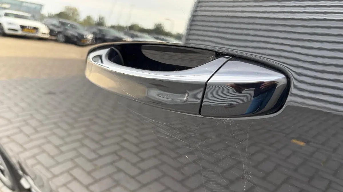 1.2 HYBRID 145PK ALLURE AUTOMAAT / NAVI / LEDER / CLIMA / FULL-LED / 19" LMV / KEYLESS / CAMERA / CRUISECONTROL / ORG. NL. !!