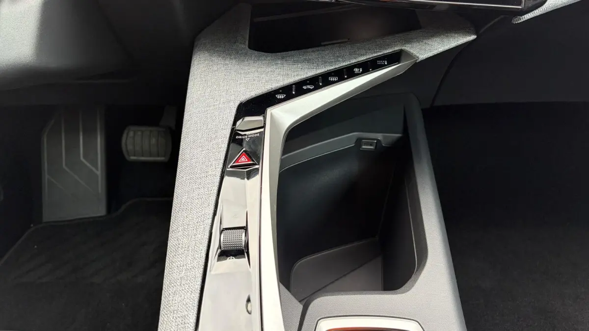 1.2 HYBRID 145PK ALLURE AUTOMAAT / NAVI / LEDER / CLIMA / FULL-LED / 19" LMV / KEYLESS / CAMERA / CRUISECONTROL / ORG. NL. !!