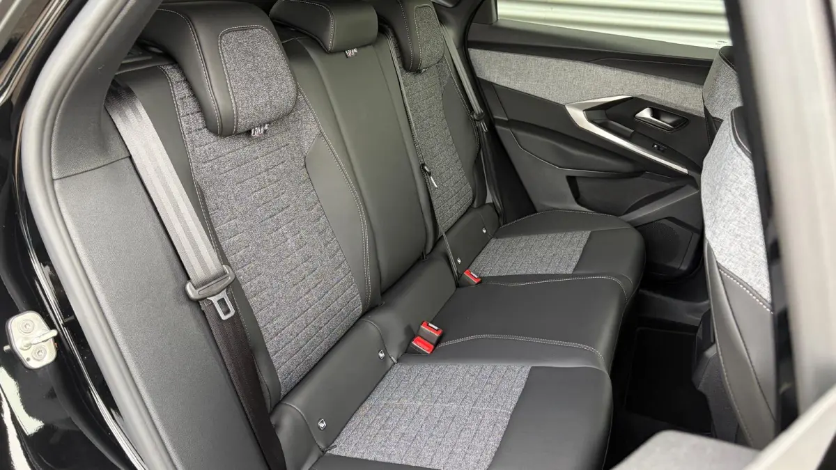 1.2 HYBRID 145PK ALLURE AUTOMAAT / NAVI / LEDER / CLIMA / FULL-LED / 19" LMV / KEYLESS / CAMERA / CRUISECONTROL / ORG. NL. !!