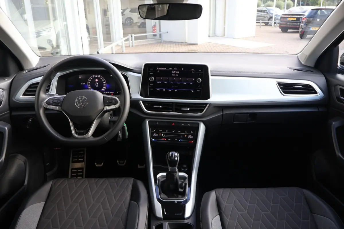 1.0 TSI 115pk Life Edition | Navigatie | Adaptive Cruise | Stoelverwarming | Side Assist | PDC