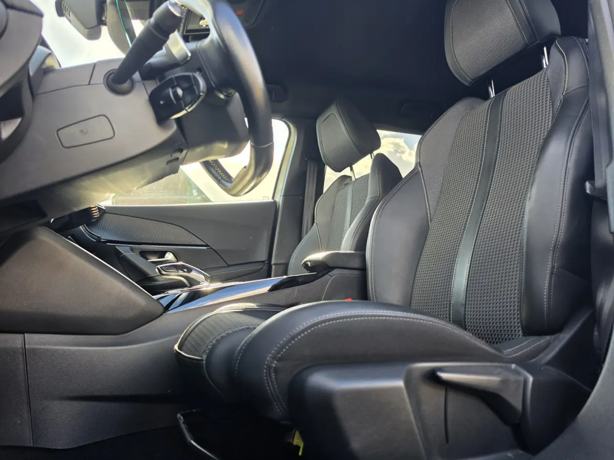 1.2 PureTech GT-Line | D.RIEM Vervangen | Trekhaak | Automaat | Navi |