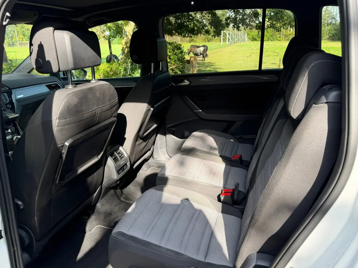 1.8 TSI R-Line | 7-Persoons + Panoramadak + Orgineel Nederlands |