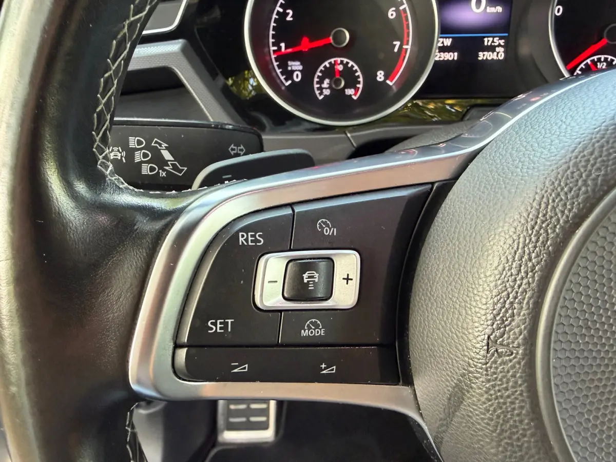 1.8 TSI R-Line | 7-Persoons + Panoramadak + Orgineel Nederlands |