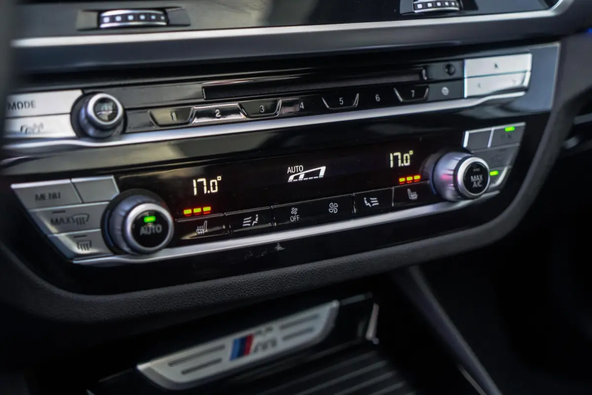 xDrive 30i 252PK M-SPORT PANO / CAMERA / MEMORY