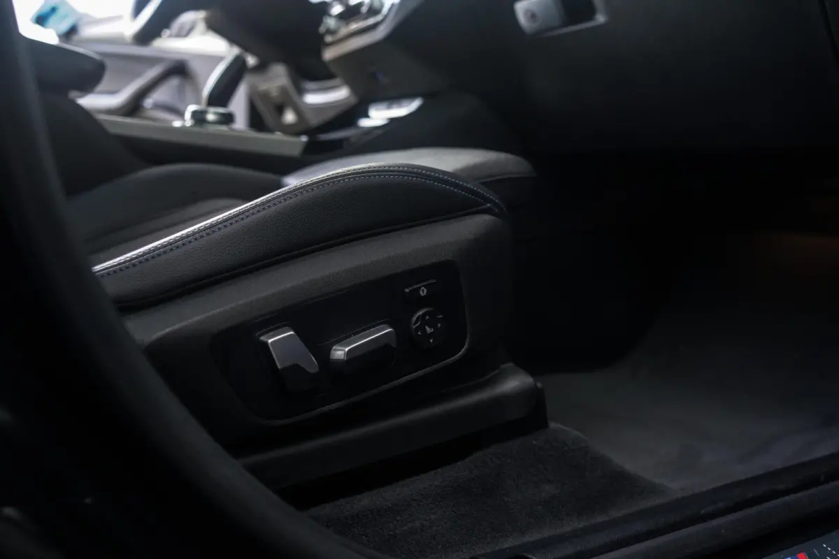 xDrive 30i 252PK M-SPORT PANO / CAMERA / MEMORY