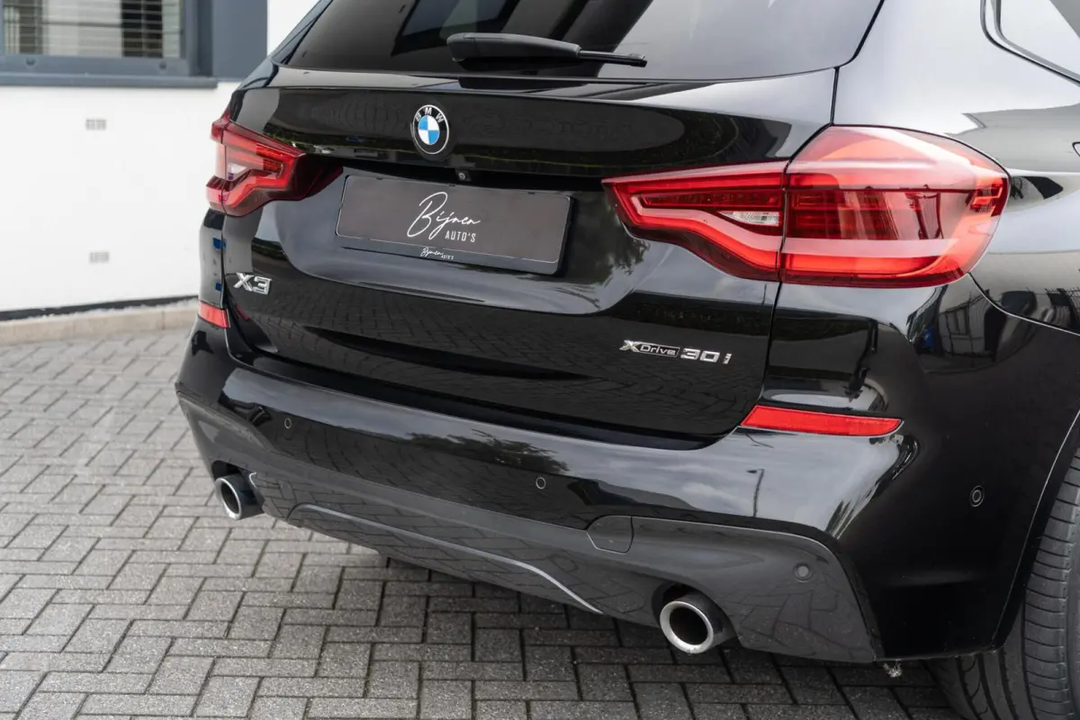 xDrive 30i 252PK M-SPORT PANO / CAMERA / MEMORY