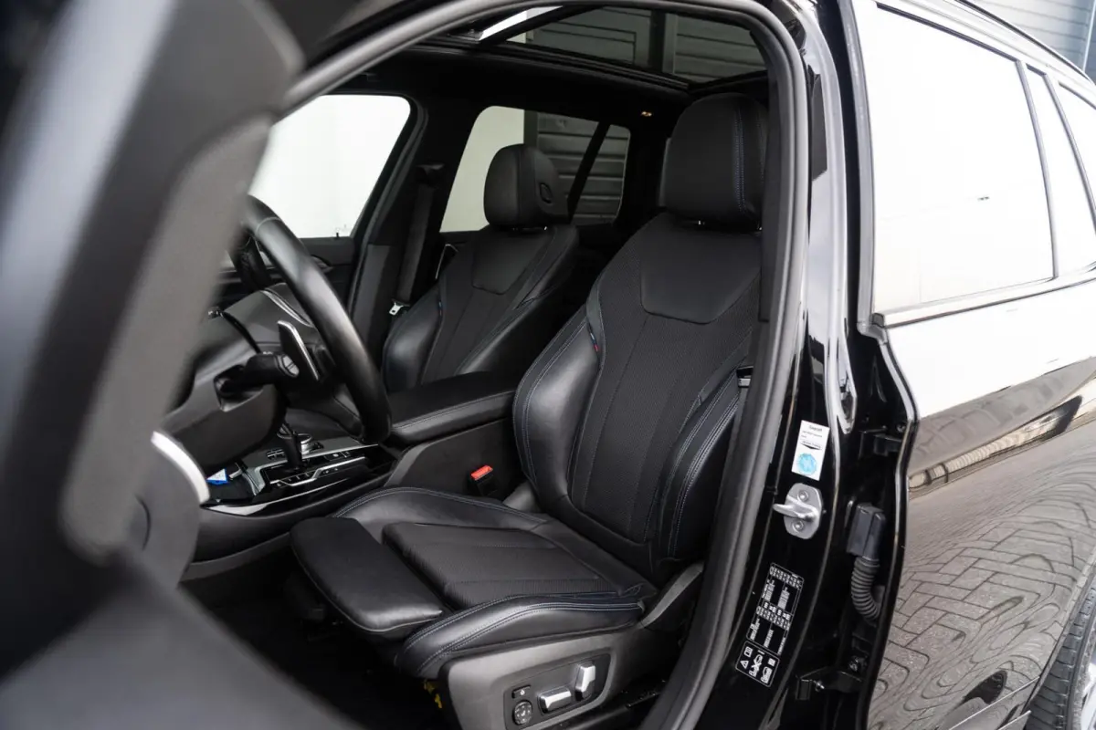 xDrive 30i 252PK M-SPORT PANO / CAMERA / MEMORY