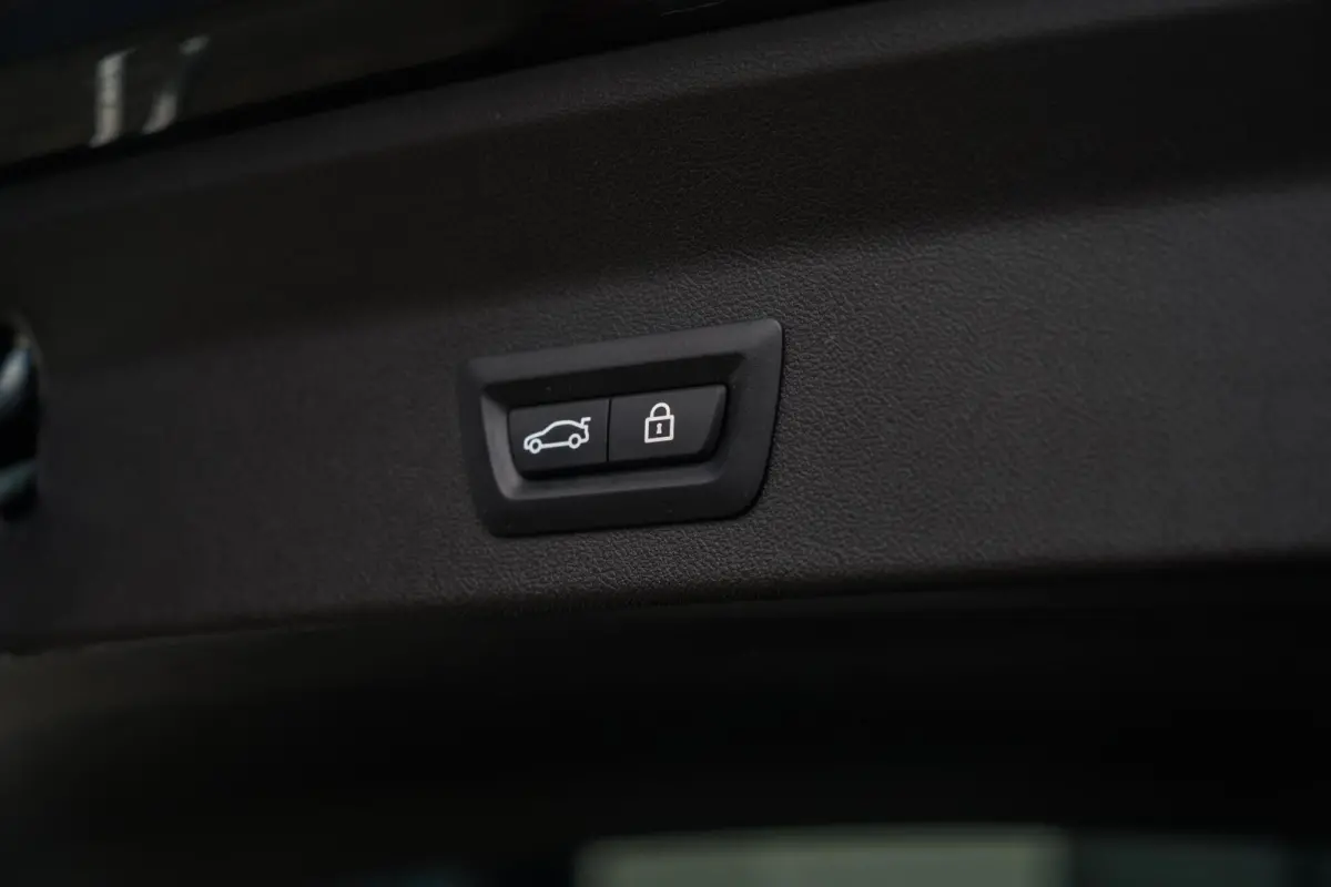 xDrive 30i 252PK M-SPORT PANO / CAMERA / MEMORY