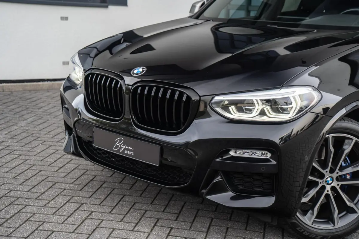 xDrive 30i 252PK M-SPORT PANO / CAMERA / MEMORY