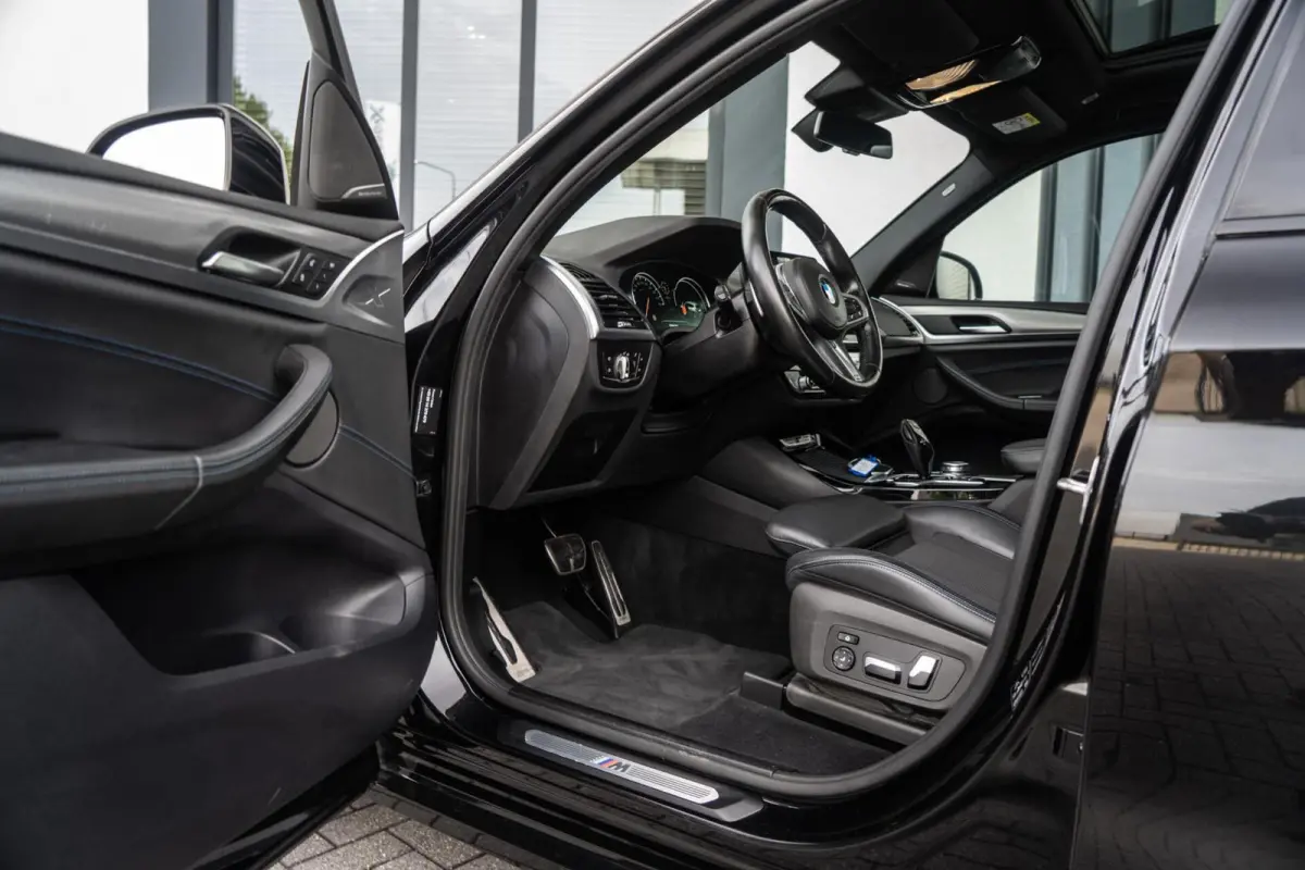 xDrive 30i 252PK M-SPORT PANO / CAMERA / MEMORY