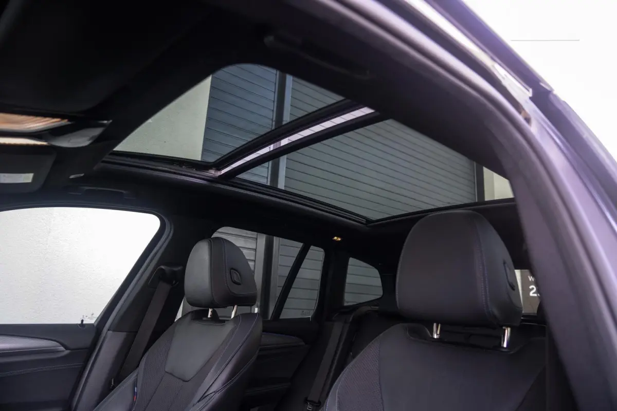 xDrive 30i 252PK M-SPORT PANO / CAMERA / MEMORY