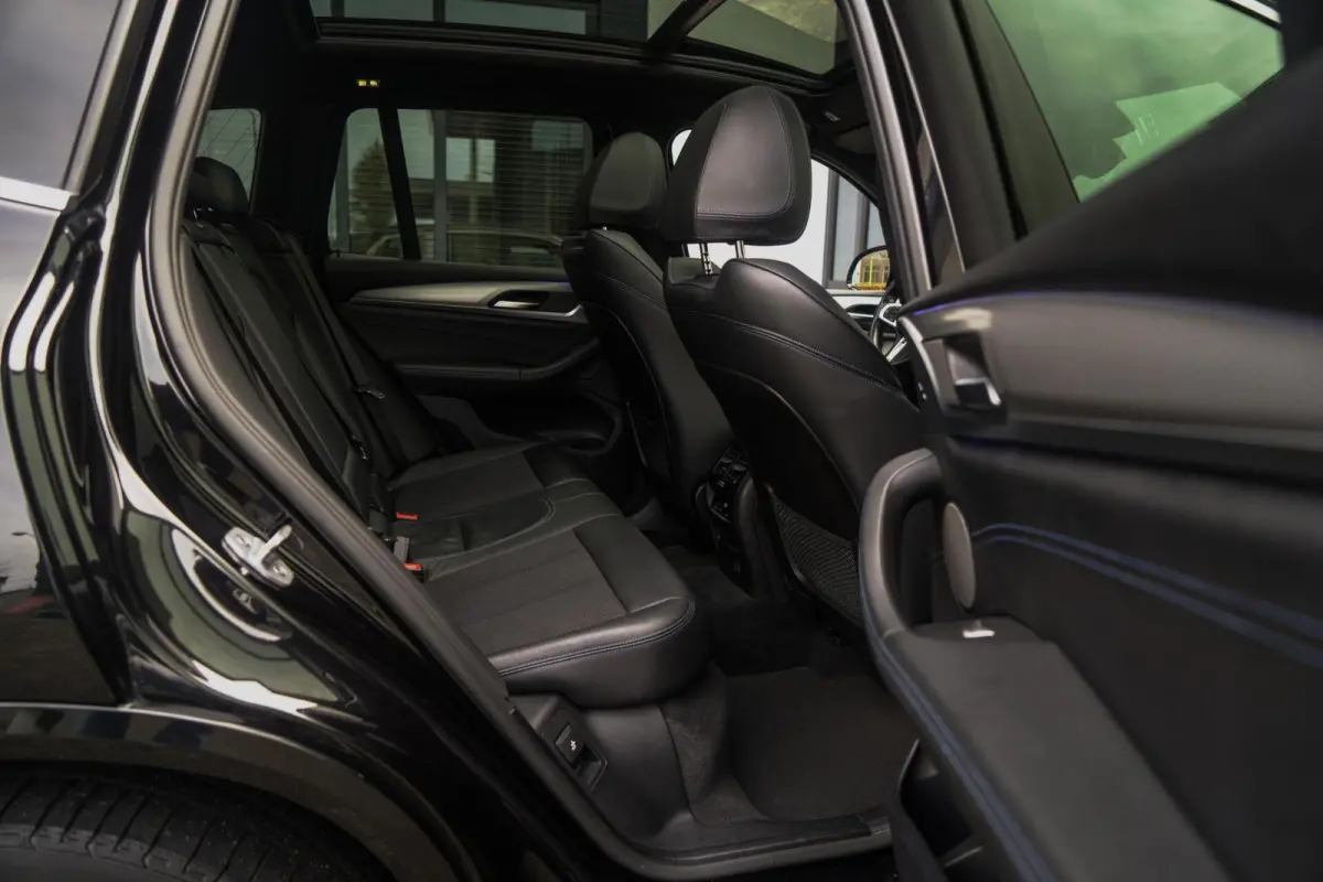 xDrive 30i 252PK M-SPORT PANO / CAMERA / MEMORY