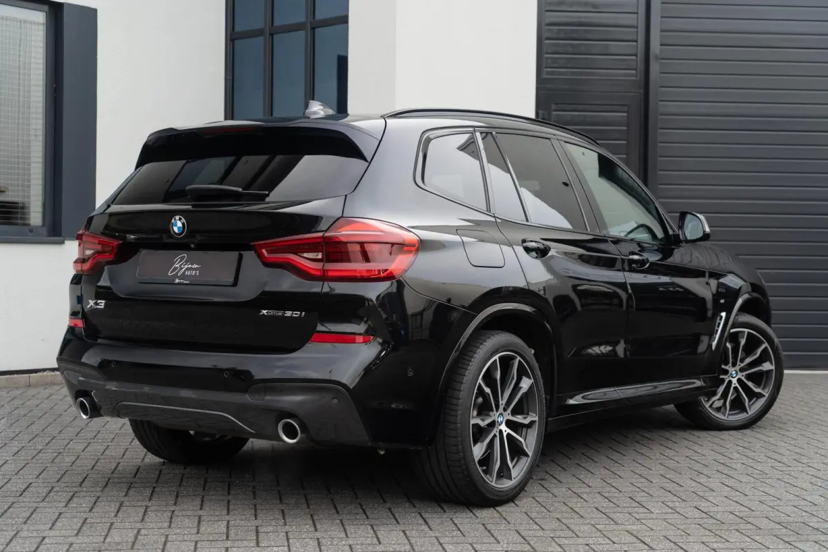 xDrive 30i 252PK M-SPORT PANO / CAMERA / MEMORY