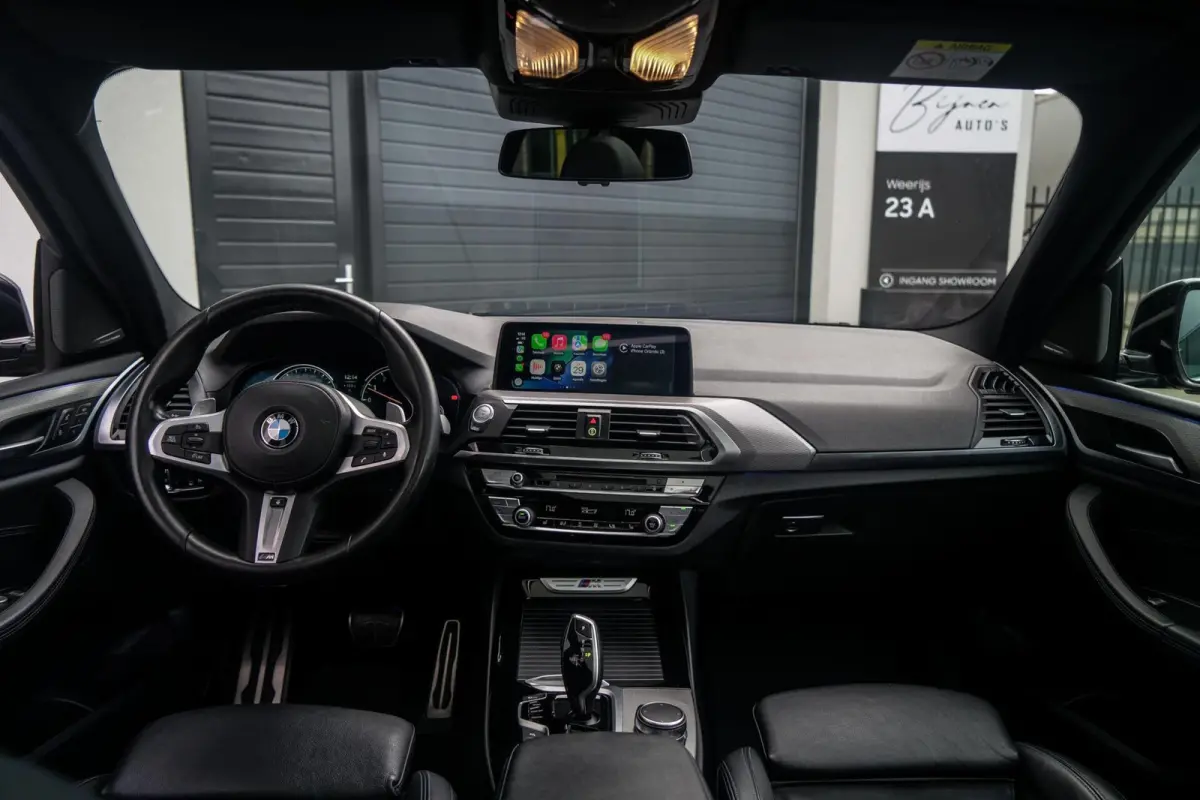 xDrive 30i 252PK M-SPORT PANO / CAMERA / MEMORY