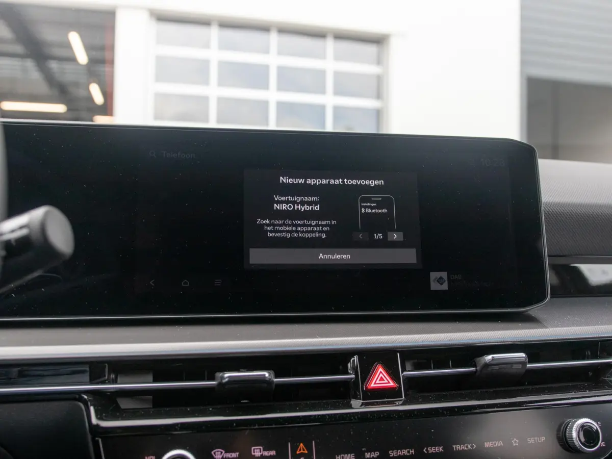 1.6 GDi Hybrid DynamicLine | Actieprijs* | Navi. | Clima. | Adapt. Cruise. | Parkeersensoren | Achteruitrijcamera | Bekleding In Stof/Lederlook