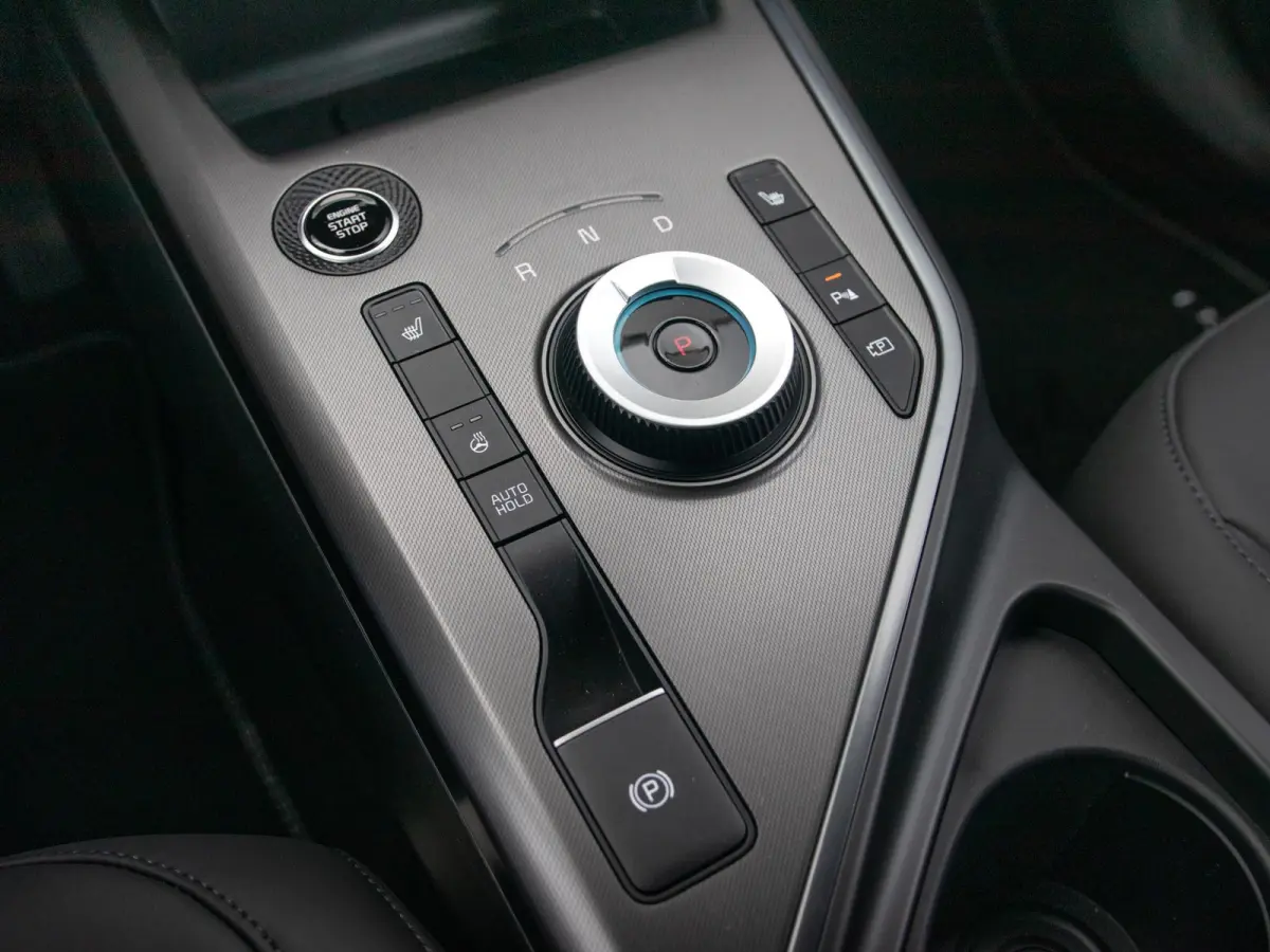 1.6 GDi Hybrid DynamicLine | Actieprijs* | Navi. | Clima. | Adapt. Cruise. | Parkeersensoren | Achteruitrijcamera | Bekleding In Stof/Lederlook