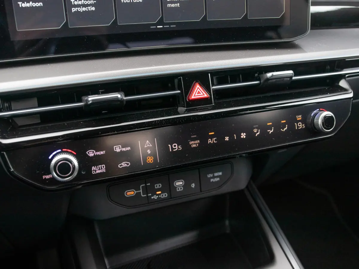 1.6 GDi Hybrid DynamicLine | Actieprijs* | Navi. | Clima. | Adapt. Cruise. | Parkeersensoren | Achteruitrijcamera | Bekleding In Stof/Lederlook