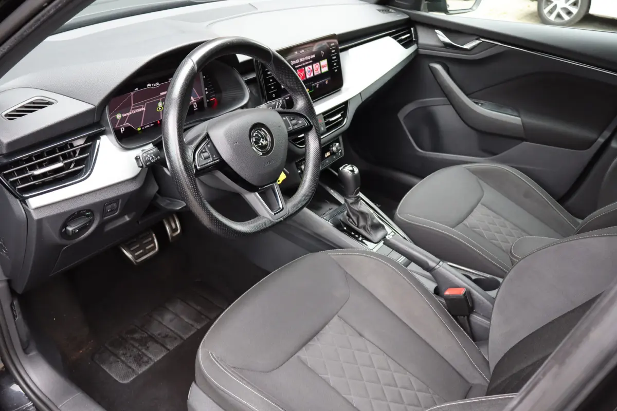 1.0 TSI Sport Business I 1ste eig. I Trekhaak 1200KG I Carplay I Winterpakket I 17" I Navi I PDC I