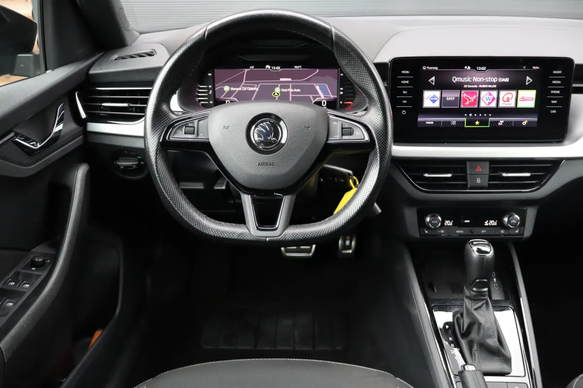 1.0 TSI Sport Business I 1ste eig. I Trekhaak 1200KG I Carplay I Winterpakket I 17" I Navi I PDC I