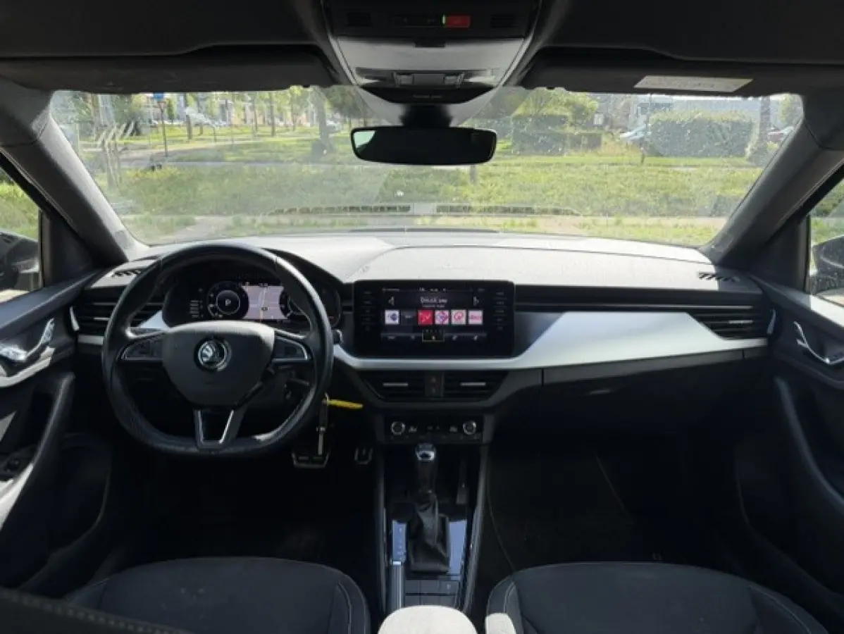 1.0 TSI Sport Business I 1ste eig. I Trekhaak 1200KG I Carplay I Winterpakket I 17" I Navi I PDC I