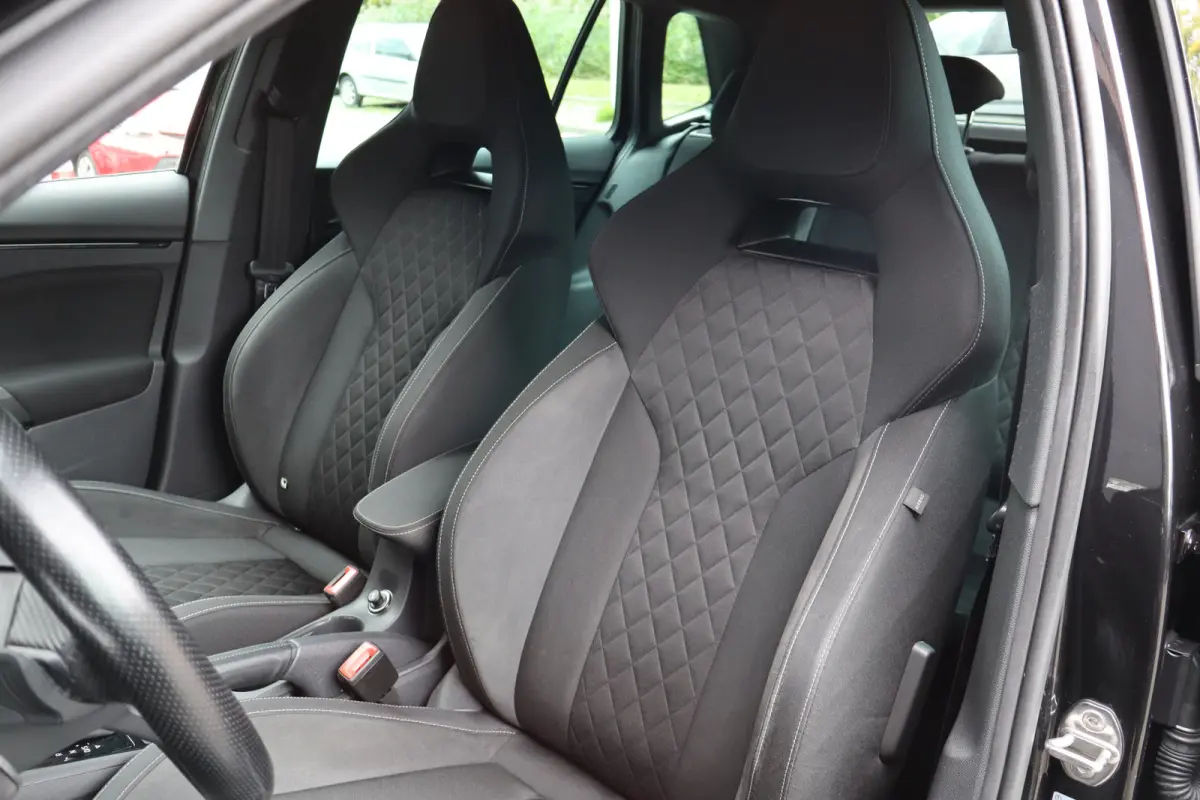 1.0 TSI Sport Business I 1ste eig. I Trekhaak 1200KG I Carplay I Winterpakket I 17" I Navi I PDC I